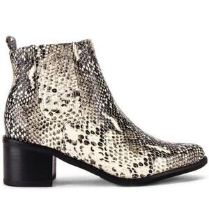 BOGO Blondo Elvina Waterproof
Bootie New